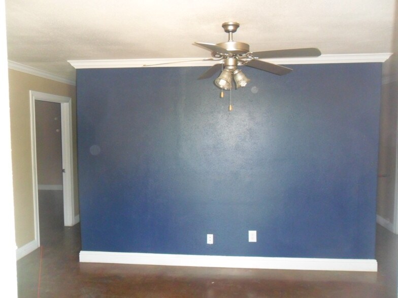 More Photos Of 3101 N Highway 183, Liberty Hill Warehouse For Sale