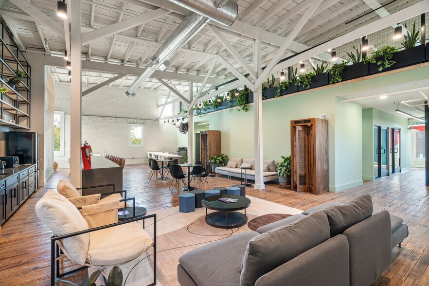 More Photos Of 828 N Broadway St, Knoxville Coworking Space