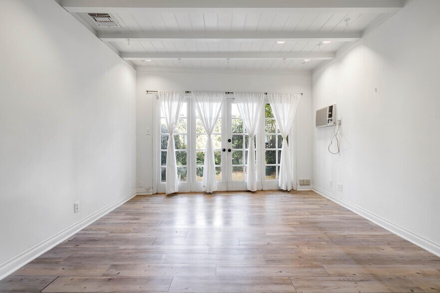 More Photos Of 3206-3210 De Witt Dr, Los Angeles Loft Creative Space For Lease