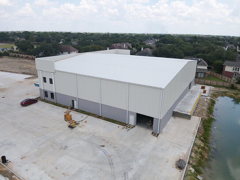 More Photos Of 6016 N Eldridge Pky, Houston Manufacturing For Lease