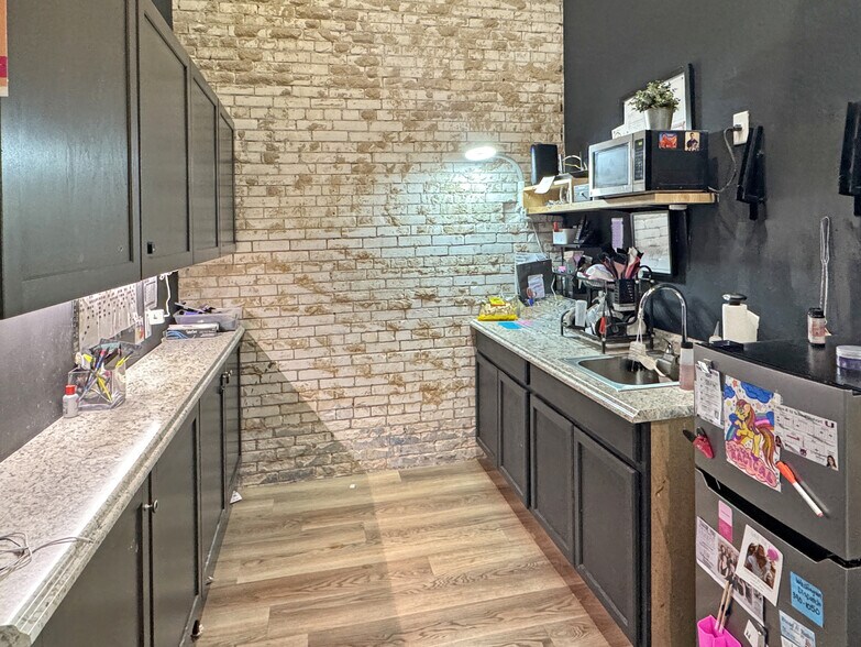 More Photos Of 206 Lafayette St, Washington General Retail For Sale