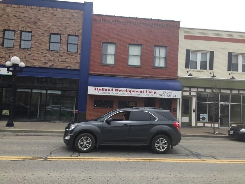 More Photos Of 718-720 Midland Ave, Midland Storefront Retail Office For Lease