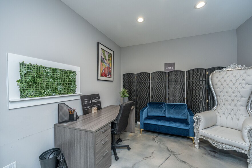 More Photos Of 622 Old Trolley Rd, Summerville Storefront For Sale