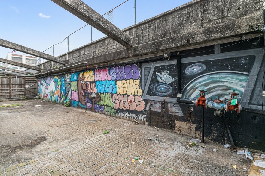 More Photos Of 327-345 E Bay St, Jacksonville Office For Lease