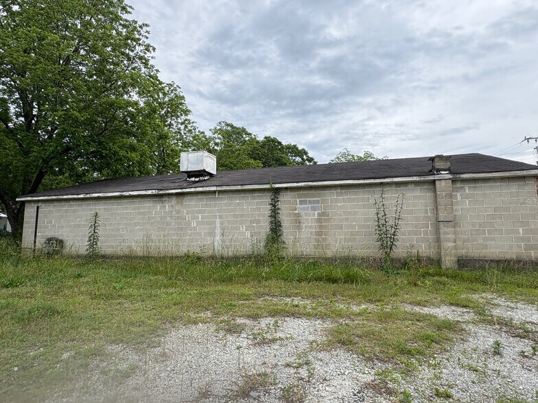 More Photos Of 302 W Broad St, Iva Restaurant For Sale