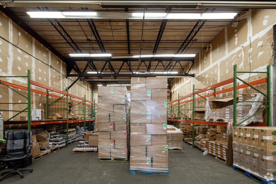 More Photos Of 6-12 Hoover Ave, Haverstraw Warehouse For Lease