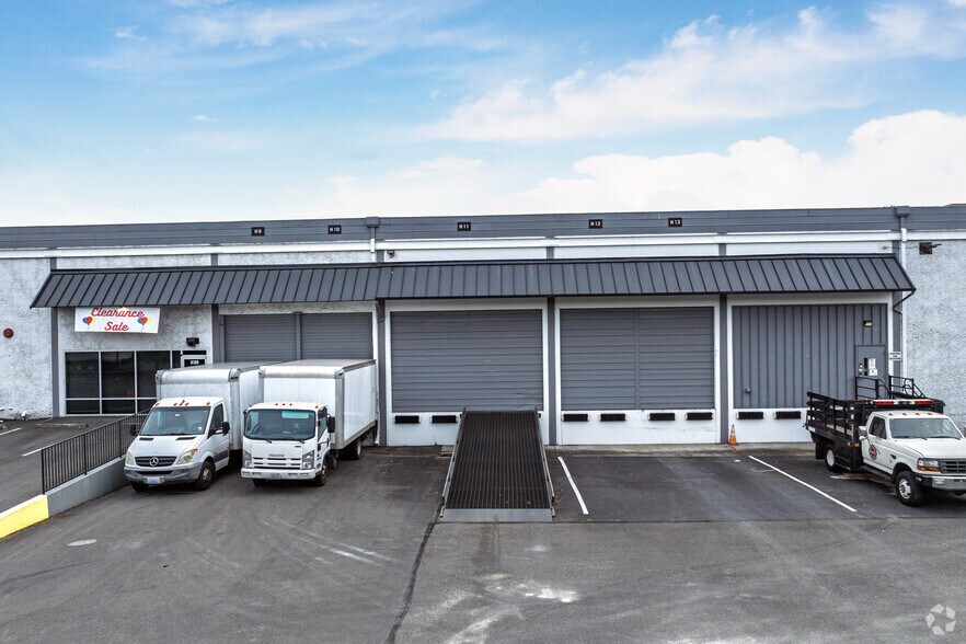 More Photos Of 8320 S 208th St, Kent Warehouse For Lease