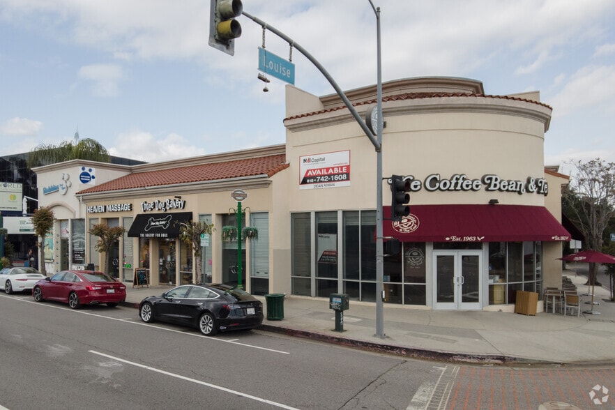 More Photos Of 17301 Ventura Blvd, Encino Storefront Retail Office For Lease