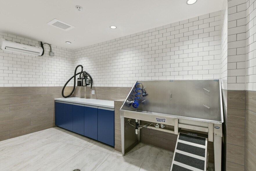 More Photos Of 1701 H St NE, Washington Apartments For Lease