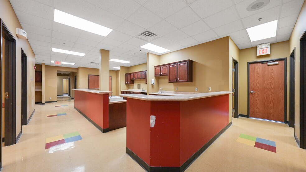 More Photos Of 2265 Bagnell Dam Blvd, Lake Ozark Office For Sale