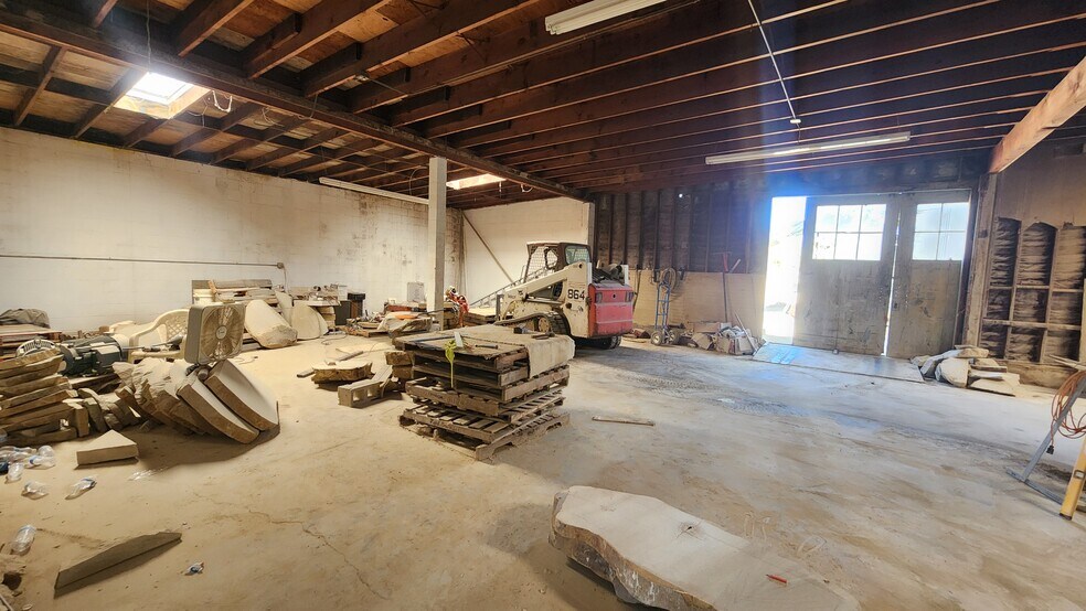 More Photos Of 1433 E Main St, Santa Paula Warehouse For Sale
