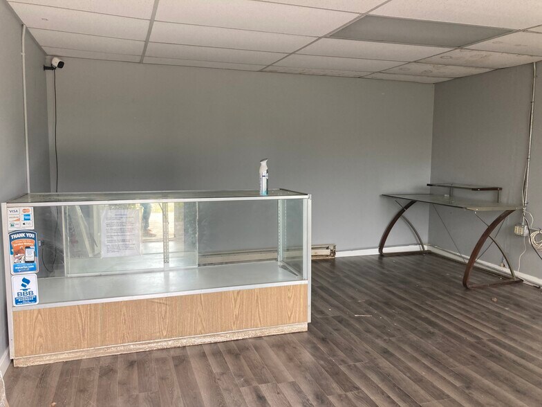 More Photos Of 6920 Grand Ave, Duluth Auto Repair For Sale