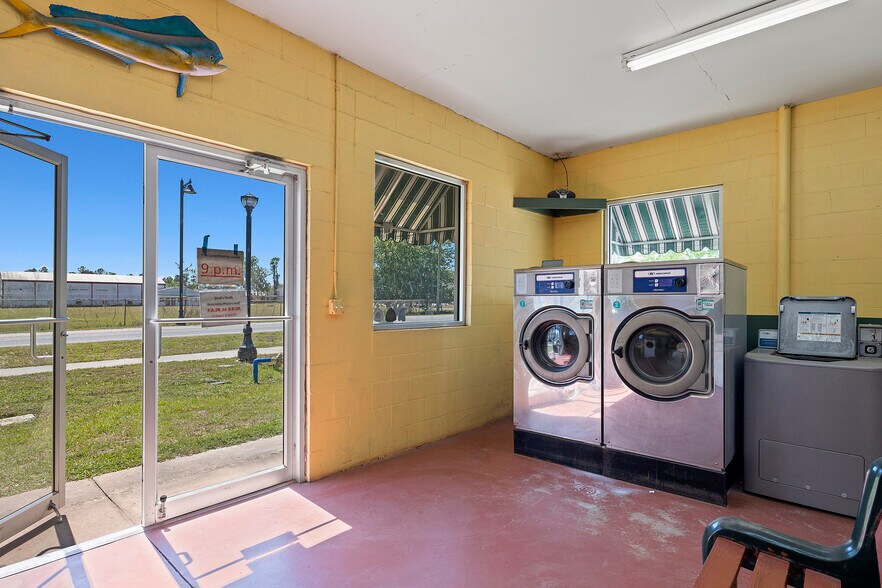 More Photos Of 16716 Spring St, White Springs General Retail For Sale