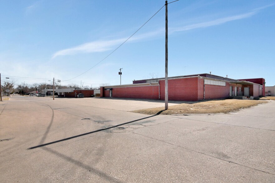 More Photos Of 901 E Morris St, Wichita Warehouse For Sale