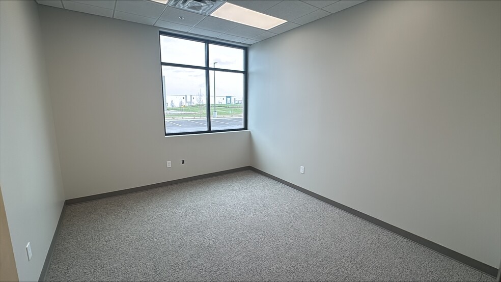 More Photos Of 9748 E 151st St, Noblesville Warehouse For Lease