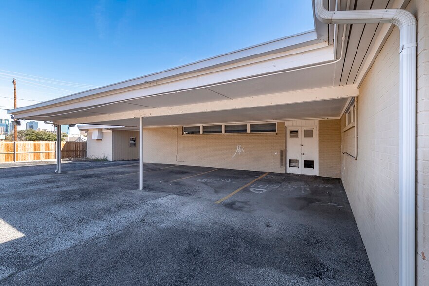 More Photos Of 1100 W Cannon St, Fort Worth Medical For Sale