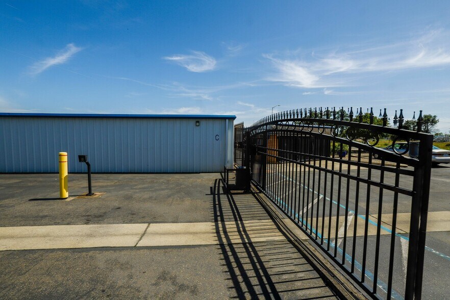 More Photos Of 2410 Progress Rd, Redding Self Storage For Sale