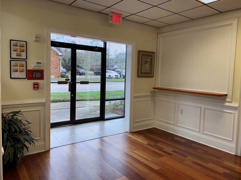 More Photos Of 267 John Knox Rd, Tallahassee Office For Lease