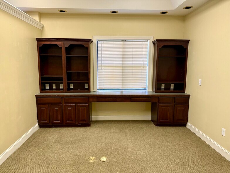 More Photos Of 189 Ringgold Industrial Pky, Danville Manufacturing For Lease