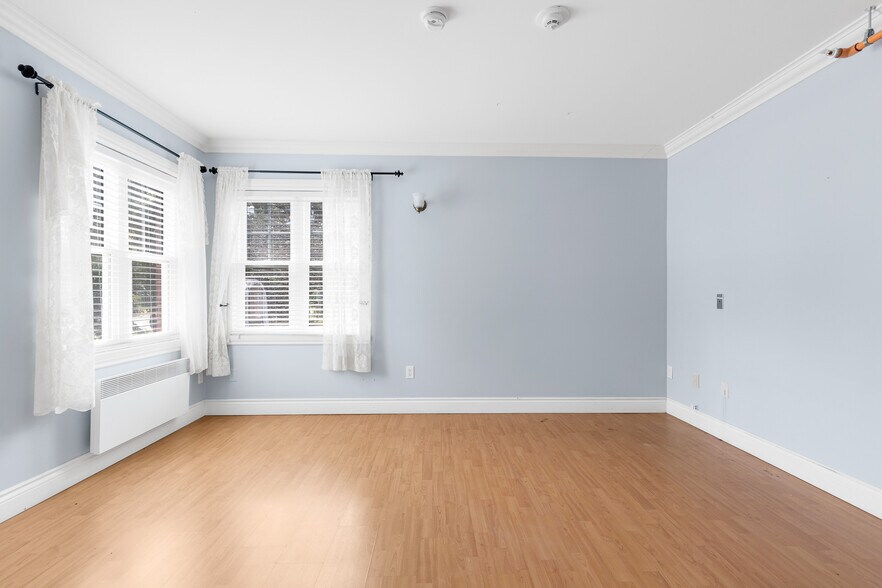 More Photos Of 21 Rue Messier, Mont-saint-hilaire Apartments For Sale