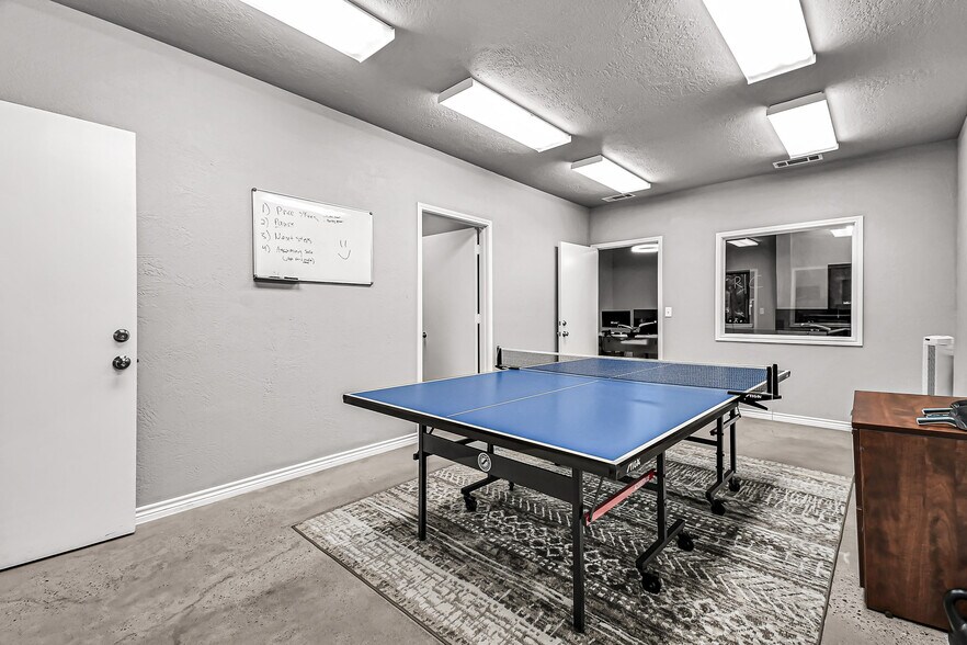 More Photos Of 122 Heatherwood Dr, Spring Loft Creative Space For Lease