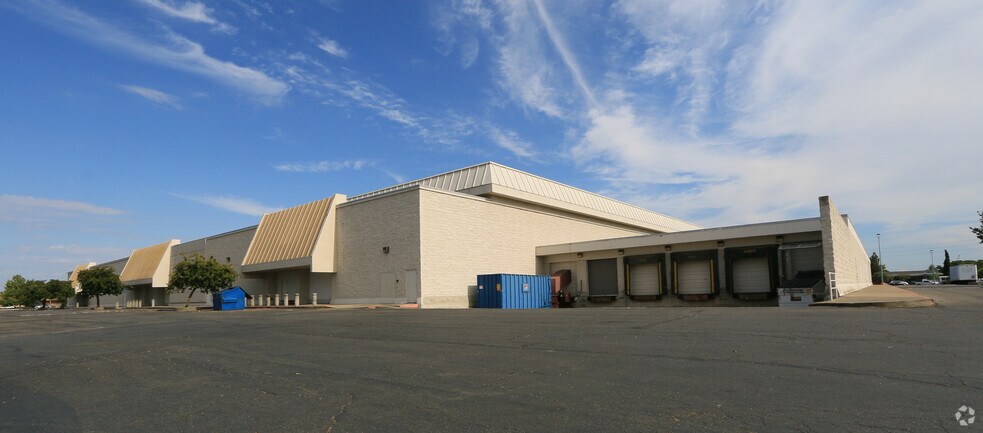 More Photos Of 5601 Florin Rd, Sacramento Freestanding For Lease