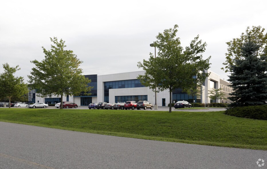 More Photos Of 400 Hunt Club Rd, Ottawa Distribution For Lease
