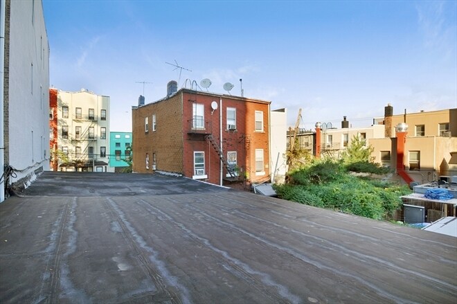 More Photos Of 150 N 8th St, Brooklyn Warehouse For Lease
