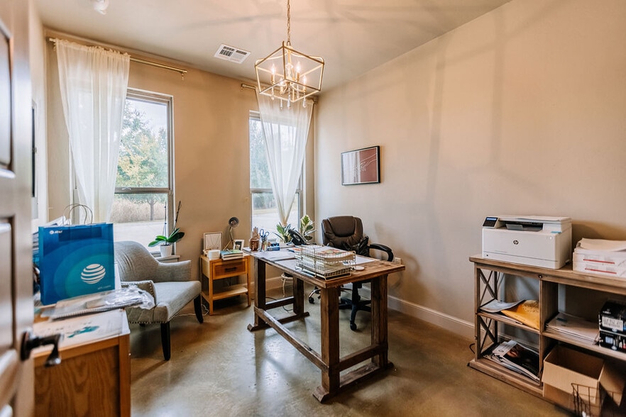 More Photos Of 2851 W Edmond Rd, Edmond Storefront Retail Office For Sale