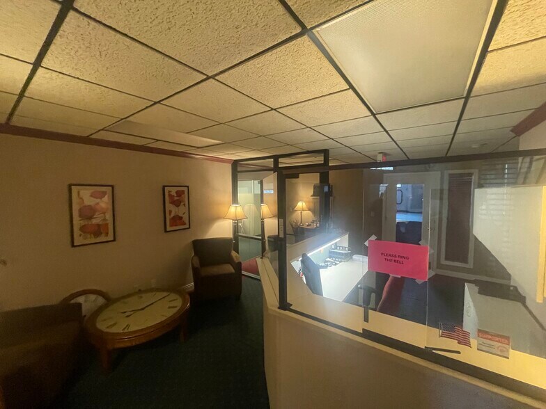 More Photos Of 630 S Green Bay Rd, Neenah Office For Sale