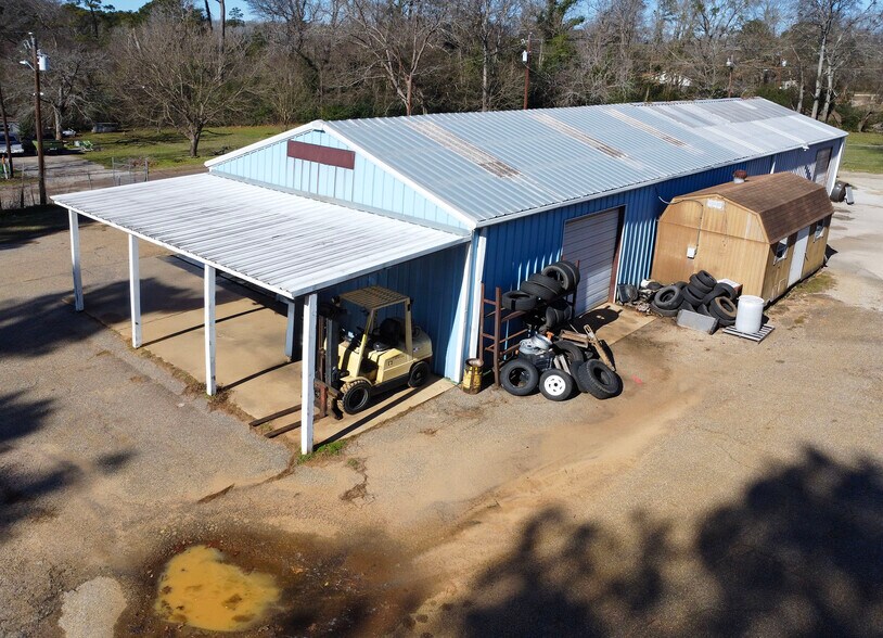 More Photos Of 1011 Redbud, Overton Warehouse For Sale