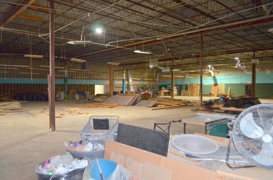 More Photos Of 2010 Stateline Rd W, Southaven Schools For Lease