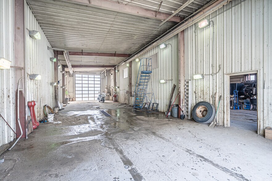 More Photos Of 6006 53 Av, Lloydminster Warehouse For Sale