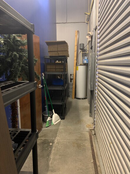More Photos Of 8810 Commodity Cir, Orlando Showroom For Lease