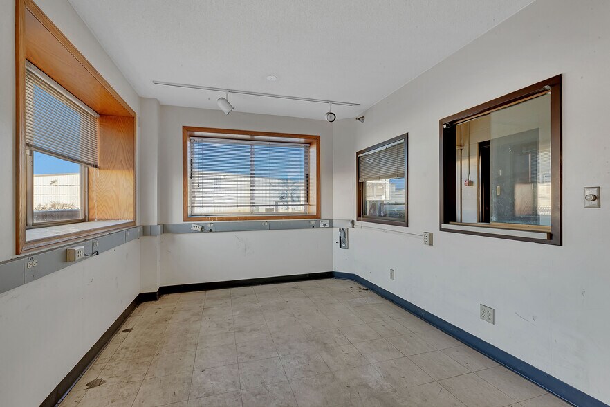 More Photos Of 20 McLeland Rd, Saint Cloud Warehouse For Lease