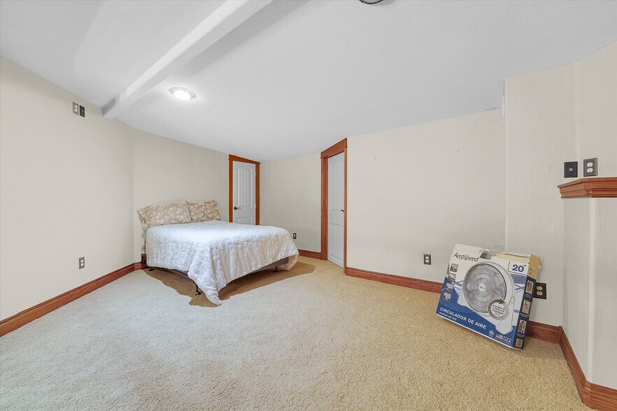 More Photos Of Highway 58, Medicine Park Supermarket For Sale