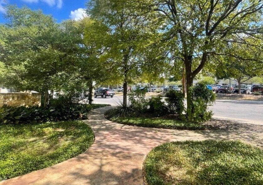 More Photos Of 242 W Sunset Rd, San Antonio Office For Sale