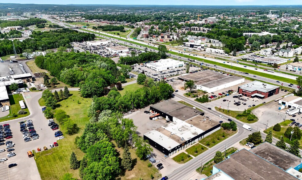 More Photos Of 40 Rue John-F.-Kennedy, Saint-Jérôme Warehouse For Sale