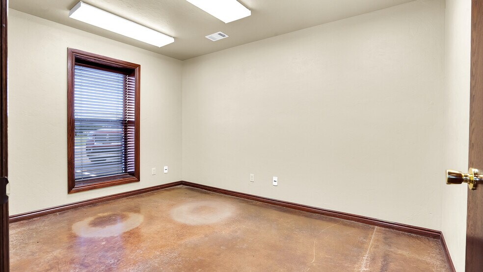 More Photos Of 2301 S Highway 77, Pauls Valley Industrial For Sale