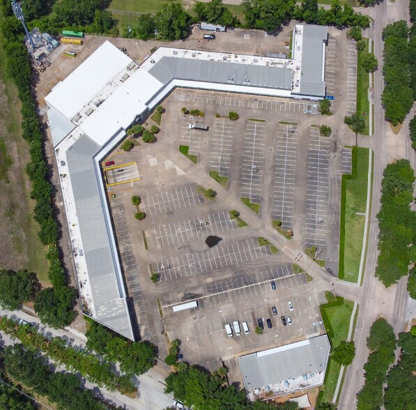 More Photos Of 11101 Ella Blvd, Houston Light Manufacturing For Sale