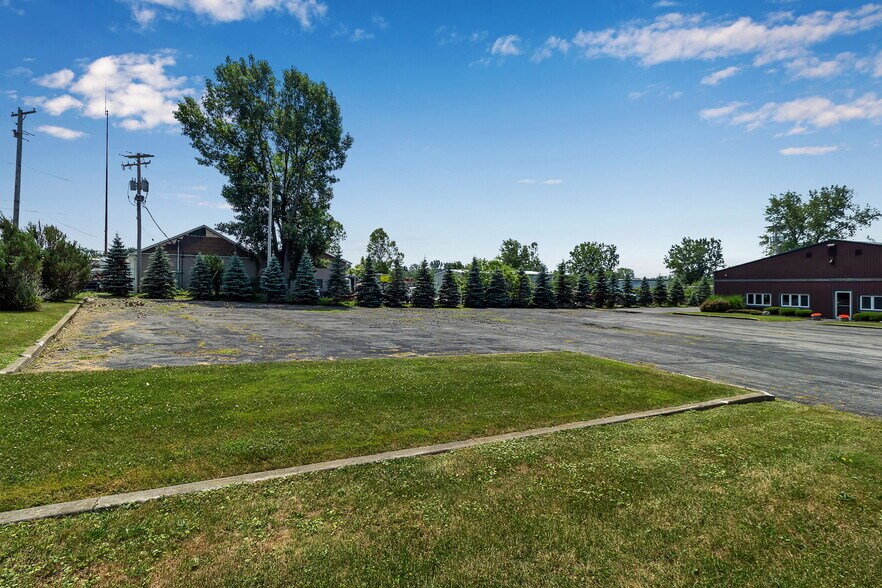 More Photos Of 7120 Seneca St, Elma Warehouse For Lease