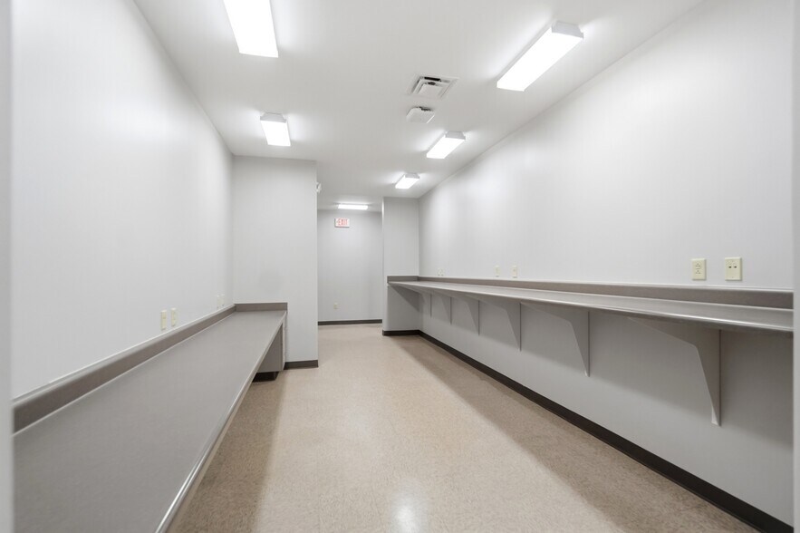 More Photos Of 375 N Eastown Rd, Lima Medical For Lease