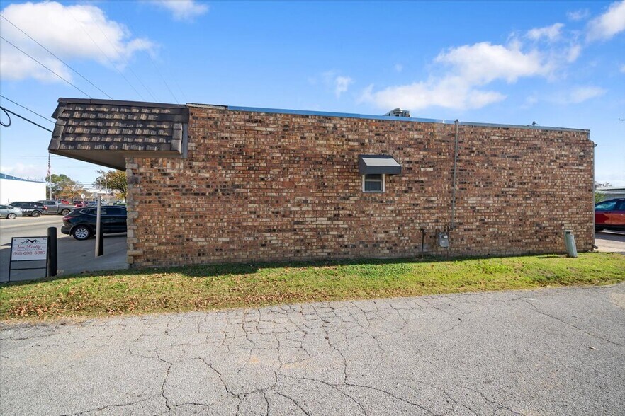 More Photos Of 411 W 1st St, Claremore Office For Sale