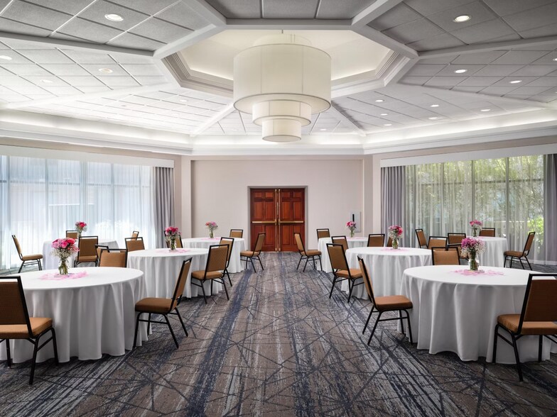 More Photos Of 110 James Dr E, Saint Rose Hotel For Sale