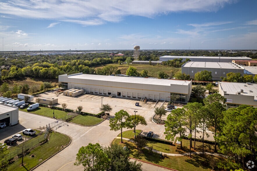More Photos Of 10601-10641 S Sam Houston Pky W, Houston Unknown For Lease