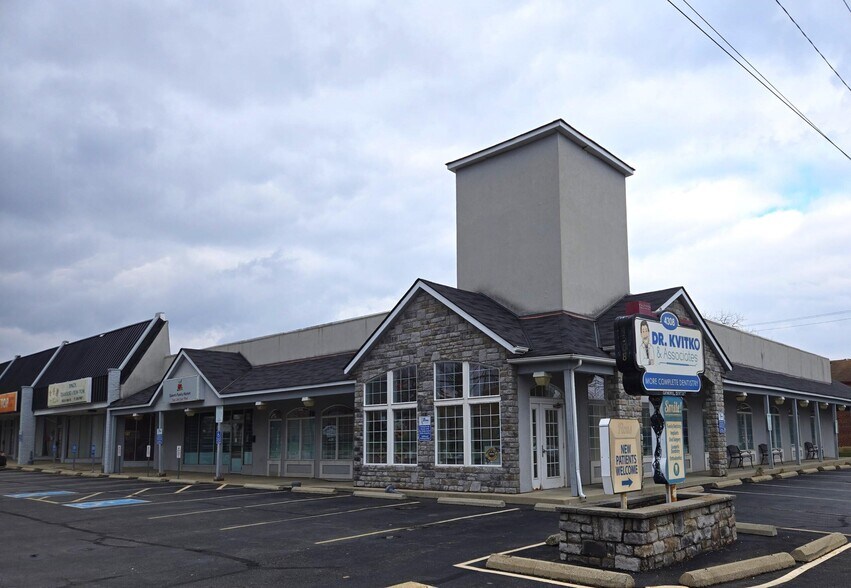 Primary Photo Of 4308-4342 N High St, Columbus Unknown For Lease