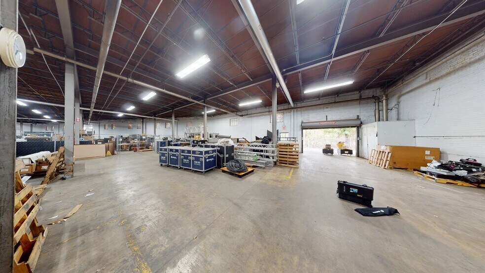 More Photos Of 2240 Shenandoah Ave, Roanoke Warehouse For Lease
