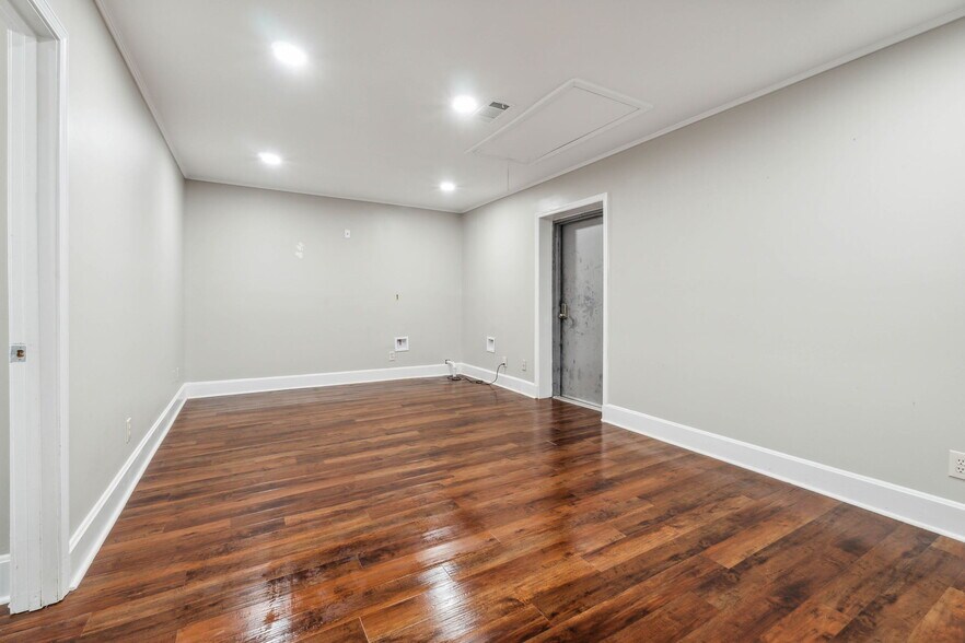 More Photos Of 37 Court St, Jasper Office For Sale