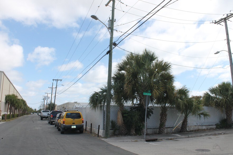 More Photos Of 223 S H St, Lake Worth Manufacturing For Lease