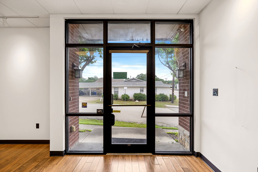 More Photos Of 1515 E Belt Line Rd, Carrollton Office Residential For Sale